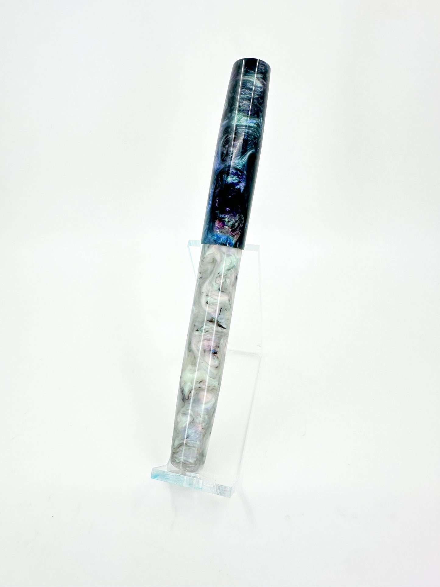 Light & Dark Black Prismatic Pearl Fountain Pen