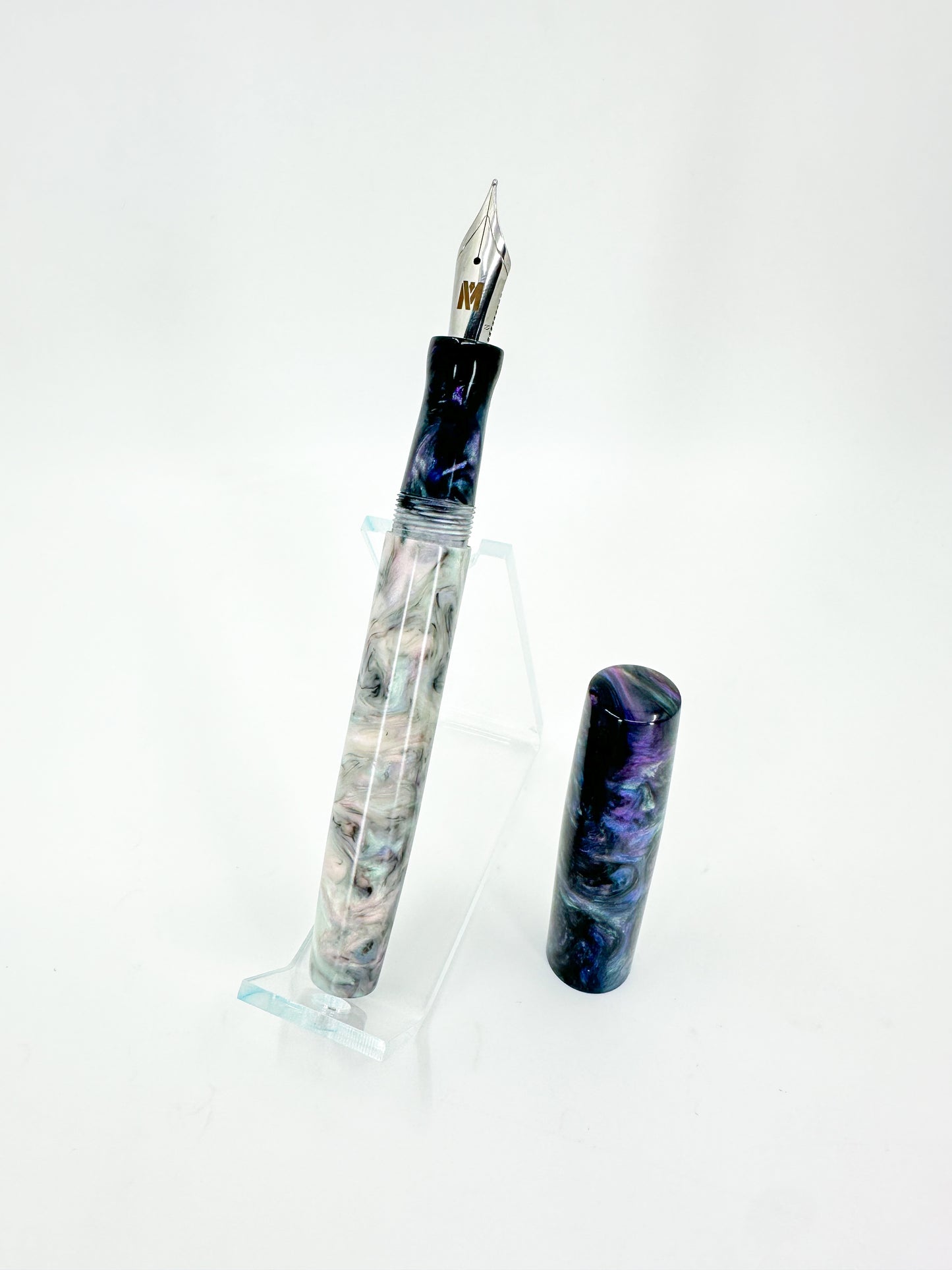 Light & Dark Black Prismatic Pearl Fountain Pen