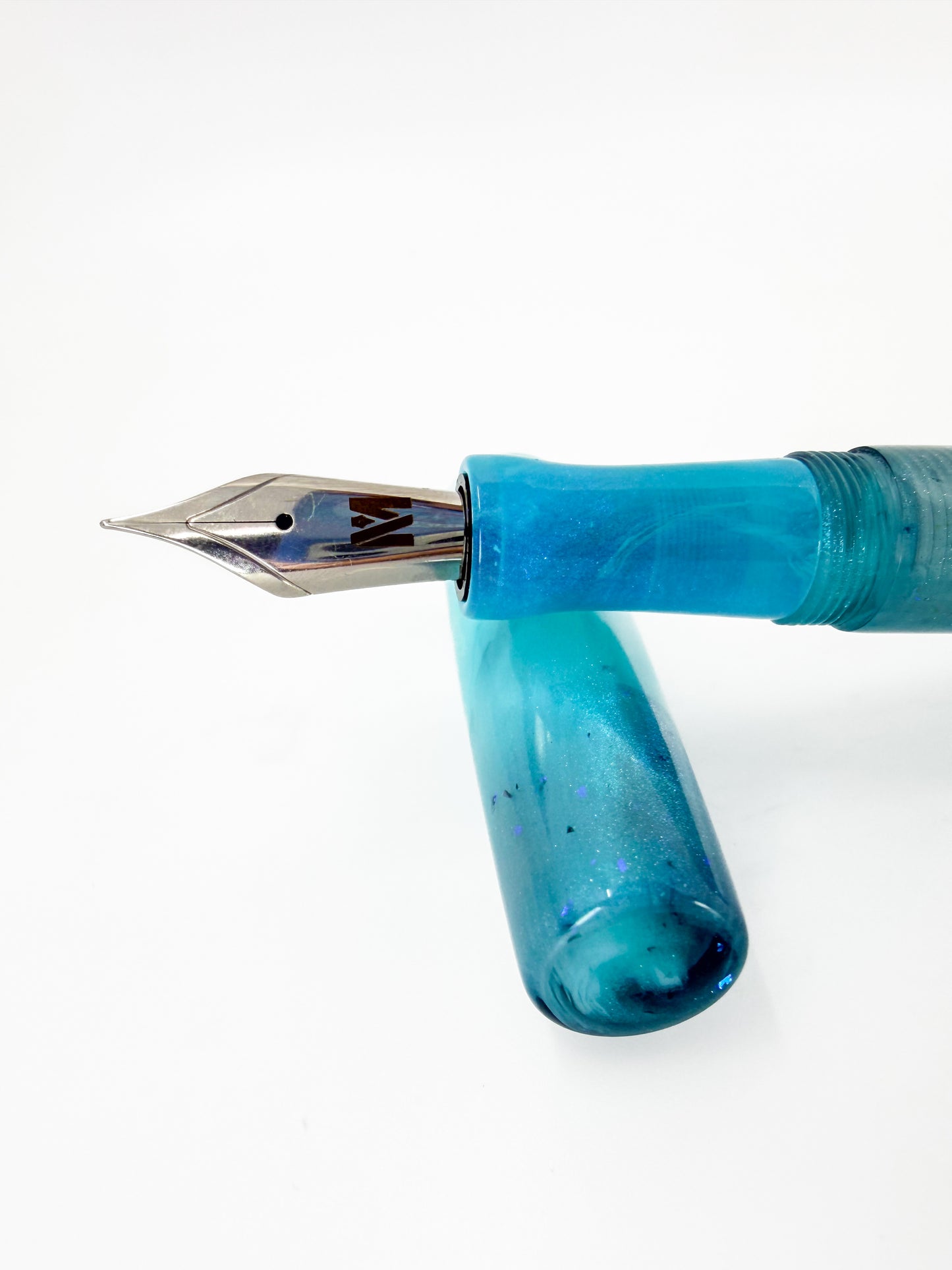 Ghostlight Glow Fountain Pen: B6